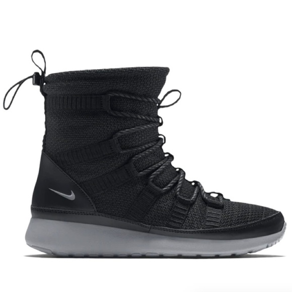 NIKE Women's Roshe One High SneakerBoot - Picture 1 of 6